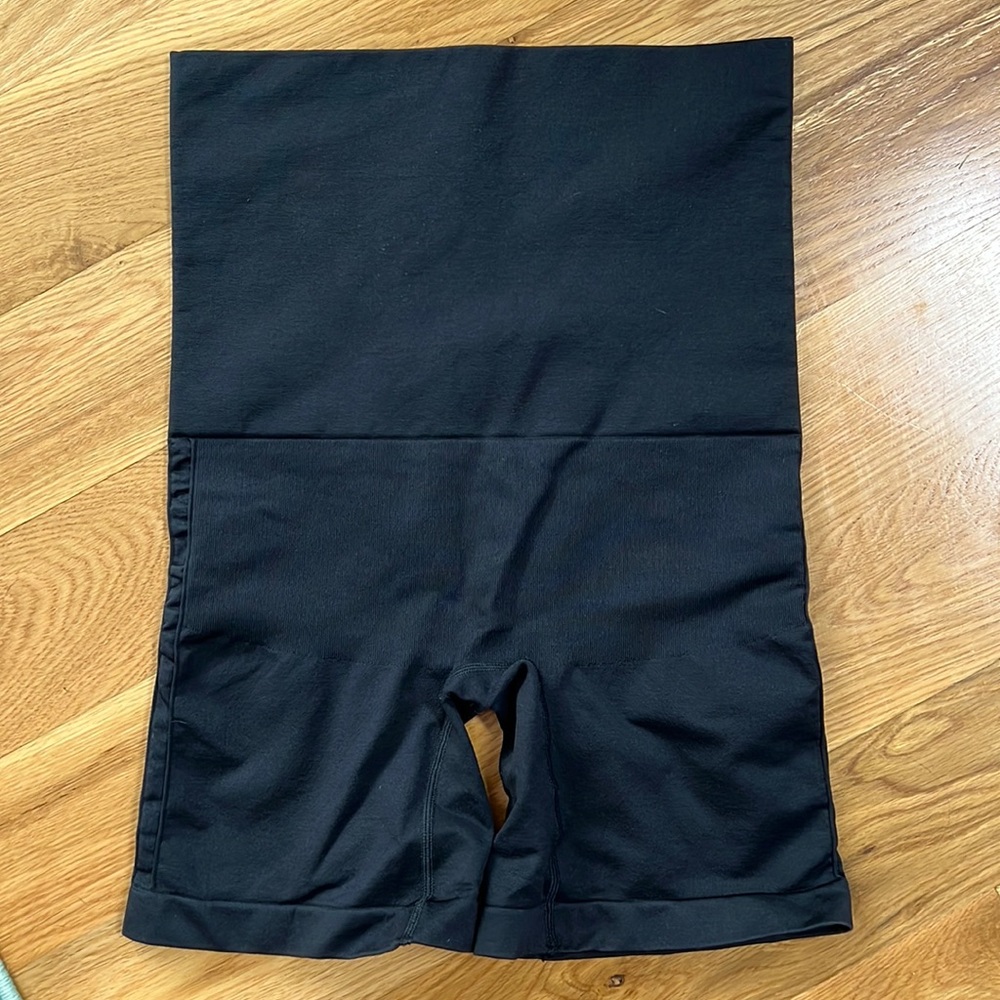 Belly Bandit Mother Trucker compression biker shorts NWOT
